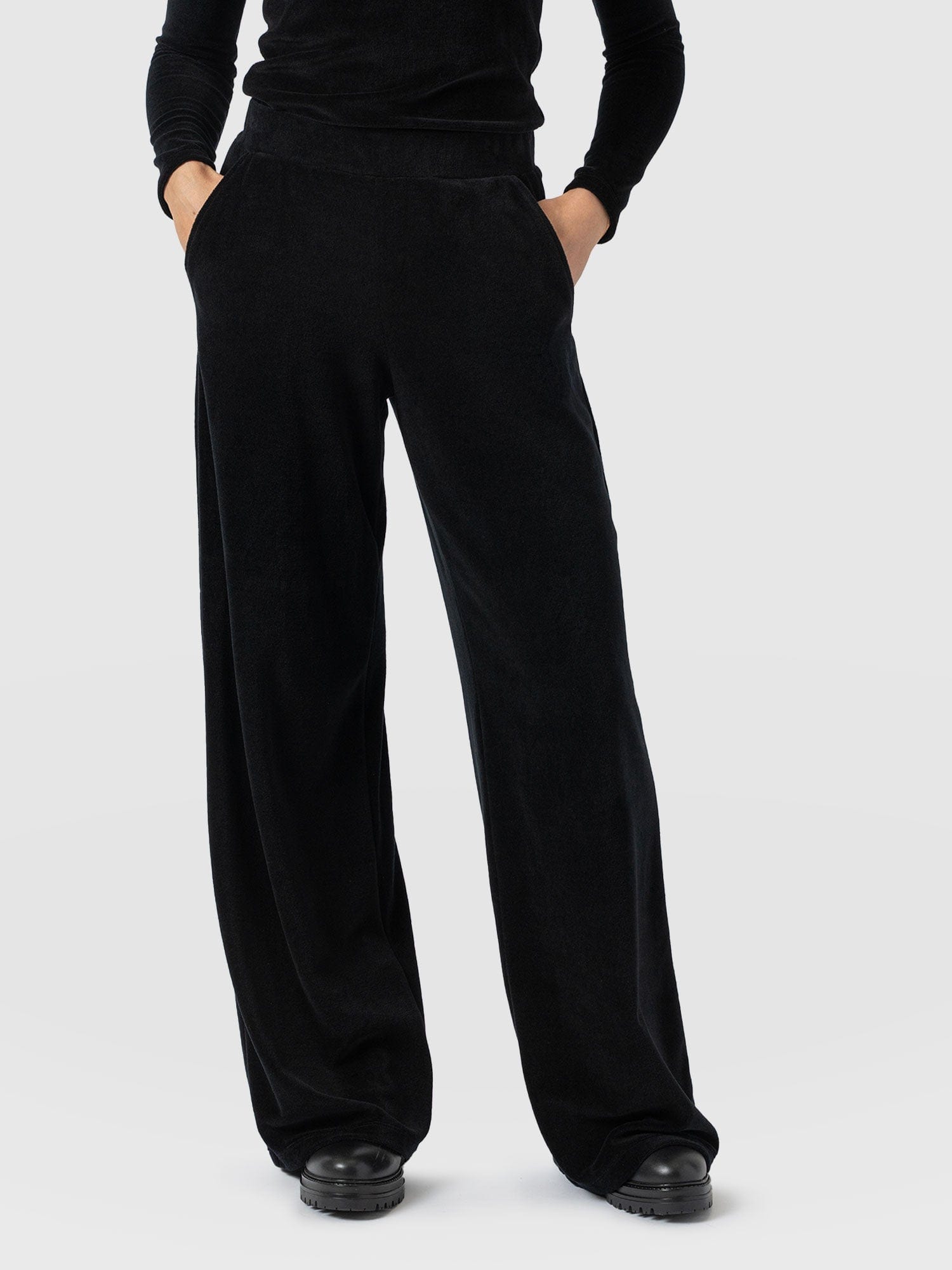 Keller Wide Leg Pant - Black Velvet - Women's Trousers | Saint + Sofia® EU